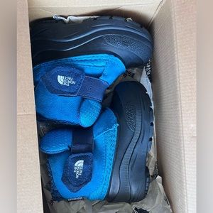 Toddler snow boots size 6k